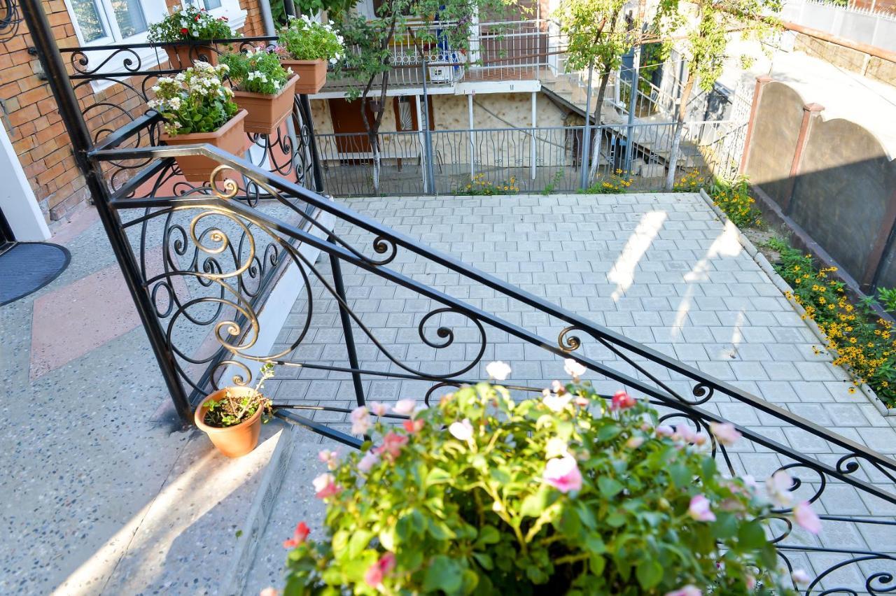 Bibi Hotel Kutaiszi Kültér fotó